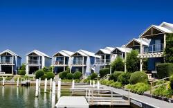 Captains Cove Resort - Waterfront Apartments