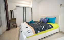 Mansion @GeorgeTown city & Gurney seaview 2B1bath