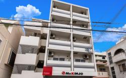 Mr.KINJO in Nica's　Makishi station