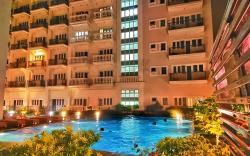 Lafayette Park Square w/ balcony facing pool view