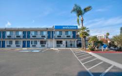 Motel 6 Tulare, CA