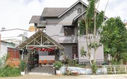 Cozy house 4 bedrooms -  5' to the Dalat center  