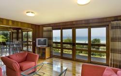 2 Degrees of Separation Holiday House