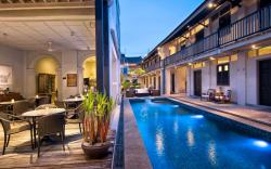 Noordin Mews Hotel