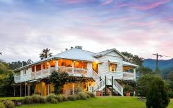 Mavis's Cabins @ Mt Warning