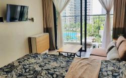 Vinhome Holidays Studio. Queen bed.