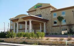 Holiday Inn Express & Suites Fredericksburg By IHG