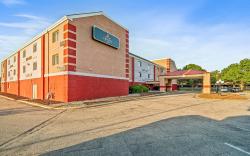 Coratel Plus Suites  Wichita West Airport