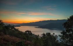 CosmicStays Little Sunrise - Lakeview Luxury Home