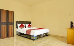 Super OYO 91535 J&b Rooms Tomang