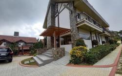 Elliannah Pines Hotel