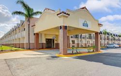 Days Inn & Suites by Wyndham Tampa near Ybor City