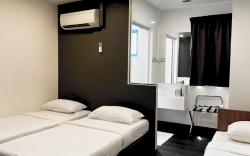 L Hotel @ 51 Desker