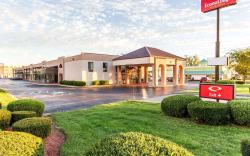 Econo Lodge & Suites