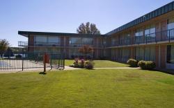 Super 8 by Wyndham Riverside AL
