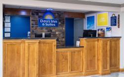 Days Inn & Suites by Wyndham Commerce