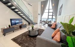 Ekocheras Premier Suite: Comfy & Poolside by Moka