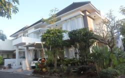 Homestay Amsterdam. 2 lantai, kolam renang pribadi