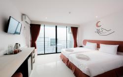 Moon Budget Hotel