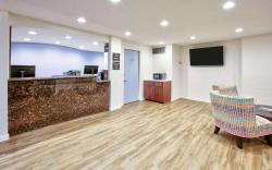 Super 8 by Wyndham Victoria / South / Hwy 59