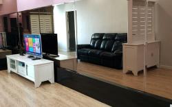 XXL Homestay 2 @ Akademik Suites in Austin Height
