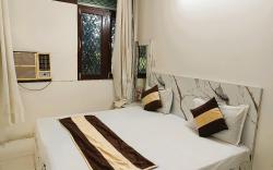 Surya Inn @5 Minutes walk in Nizamuddin Railway St