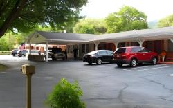 Travelowes Motel - Maggie Valley