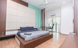 Cheerful 4 BR home with Futsal Game Near to SPICE