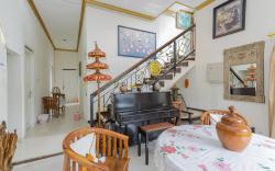 RedDoorz @ Villa Puncak Tidar