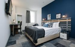 Amarant Stay by C.H.M