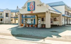 Motel 6 Visalia, CA