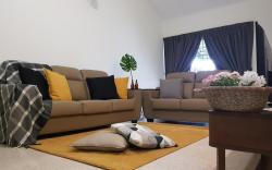 RICHBALIZ HOMESTAY NO 32 @ SELAYANG JAYA (8paxs)