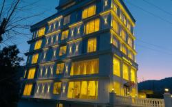 Claret Inn & Suites