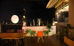 Full moon Terrace
