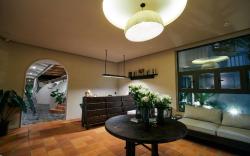 MOONLIGHT HOMESTAY & HOTEL