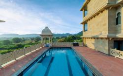 Traavista Aravali Mahal - Luxury Lake View Heritage Resort