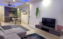 Debayu Homestay with Free Parking at Setia Alam