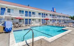 Motel 6 Stockton, CA - Charter Way West