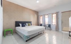 Urbanview Hotel D'Pineapple Villa Ciater by RedDoorz