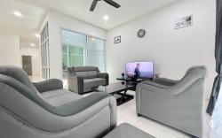 A Cozy 4BR Home/12 pax, 5mins to shops & mall