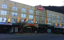 Harrison Lake Hotel