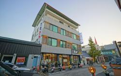 Jeonju Hanok Maeul Pungkyeong Guest and Hotel