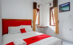 RedDoorz near Alun Alun Wonosobo 2