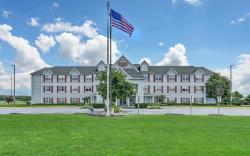 Lancaster Inn & Suites 