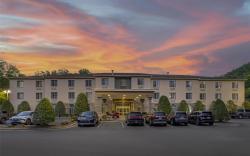 Best Western Plus River Escape Inn and Suites