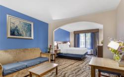 Best Western Plus River Escape Inn & Suites