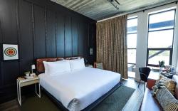 Waymore's Guest House and Casual club