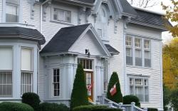 Shadow Lawn Inn