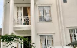 Villa blessing hills cipanas puncak view gunung