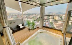 MJHolidayB2529 {Grandeur Suite} Private Jacuzzi
